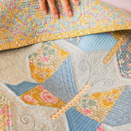 Tilda Songbird | Kit de Courtepointe Papillons Mosaïque | Bleu clair