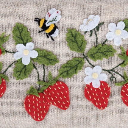 Hobby Gift | Small Wicker Sewing Box | Strawberry Greenhouse - HGSWA\642